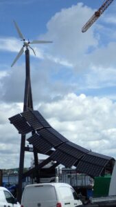 Interessante Kombination aus PV-Anlage und Windrad