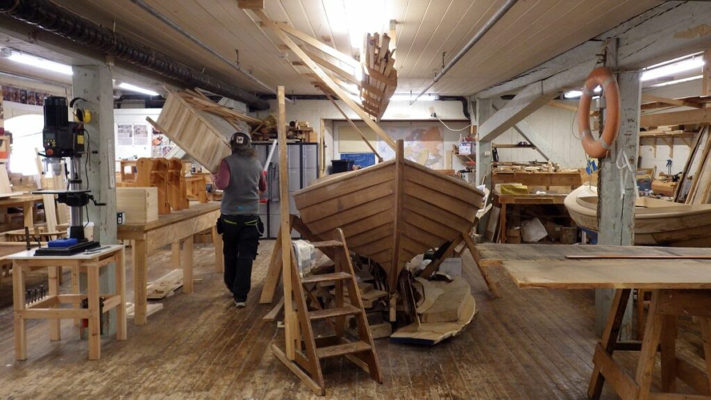 Bootswerft auf dem Weg zum Marinemuseum