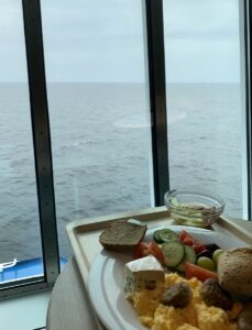 Frühstück mit Blick auf die Ostsee