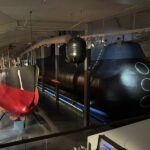 erstes schwedisches U-Boot neben U-Boot aus den 80ern