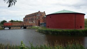 Malmöhus, das Malmöer Schloss. König Erik von Pommern ließ es 1434 als Kastell errichten zum Schutz des Öresunds. Er hatte einen Zoll für die Passage des Öresunds eingeführt
