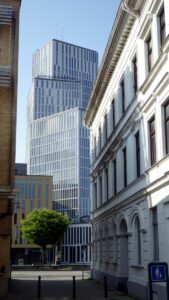 Neue und alte Bauten in der Innenstadt von Malmö