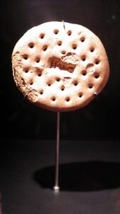Besonders imponiert mir der 150 Jahre alte Schiffszwieback! Zum Reinbeißen - oder?