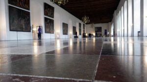 Der Festsaal im Schloss. Wenn der Hofstaat nicht vor Ort weilte, diente er als Möbellager