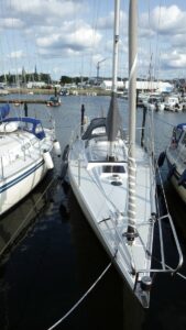 Kommt Euch die Form vertraut vor? Kein Wunder, wir haben ein Schwesterschiff von Lorrikeet im Yachthafen von Helsingør entdeckt :-)