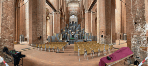 Vorbereitungen zur "Drei Groschen Oper" in der Georgen Kirche