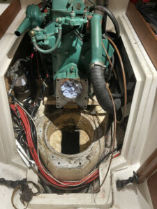 Das große Loch nach Ausbau des Saildrives