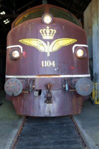 Schöne alte Lokomotive in der Remise