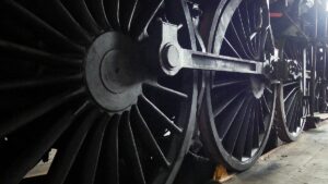 Als würde sie gleich losfahren, aber ob der Kessel den Druck noch aushalten würde?