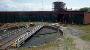 Der Lokschuppen heißt jetzt Remise und ist ein Eisenbahnmuseum, welches von Freiwilligen betrieben wird.
