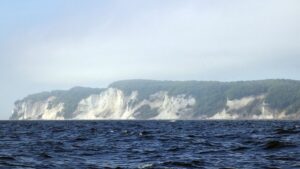 Als wir Mønsklint hinter uns lassen, hat die Wolke die Klippen in Dunst gehüllt