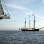 Eine Brigg motort gegen den Wind in den Öresund