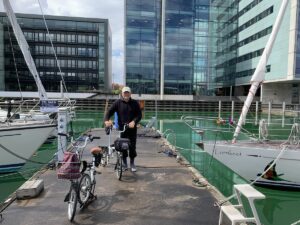 Regenpause! - Auf geht's mit dem Fahrrad zum Designmuseum!