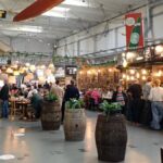 Die alte Werfthalle in Helsingör mit seinem Streetfoodmarkt lockt uns wieder wie schon im letzten Jahr. Diesmal gibt es herzhaft gefüllte Crepes für uns.