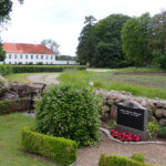 Blick auf ein Gutsgebäude bei Kirkemose